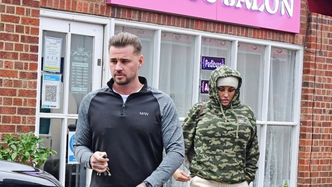 Lice Katie Price se raspada zbog operacija