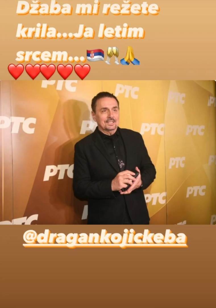 Dragan Kojić Keba pored loga javne televizije