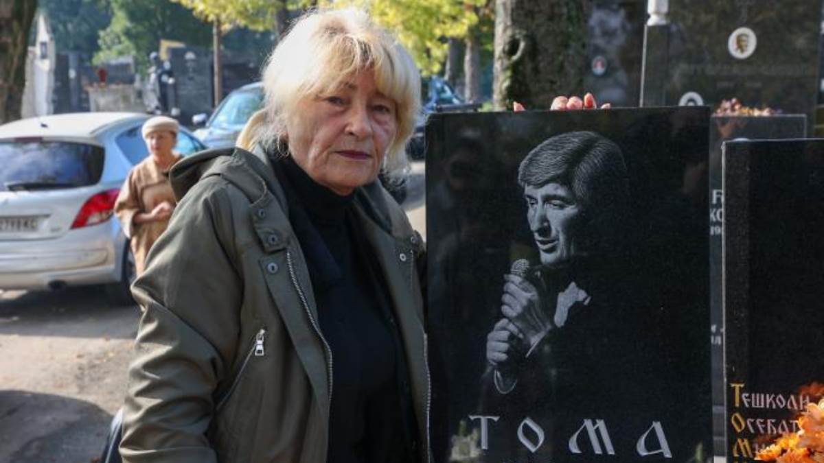 Gordana Zdravković došla na grob Tome Zdravkovića | Scena