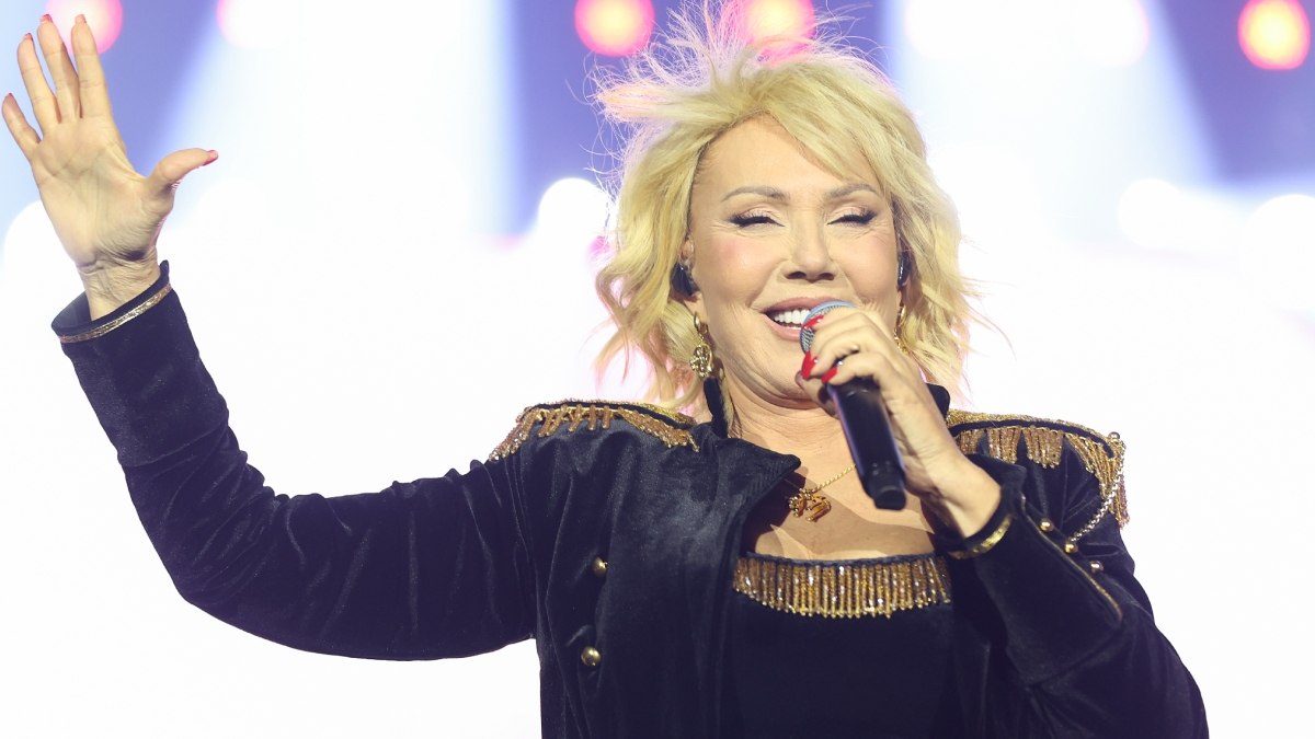 Lepa Brena