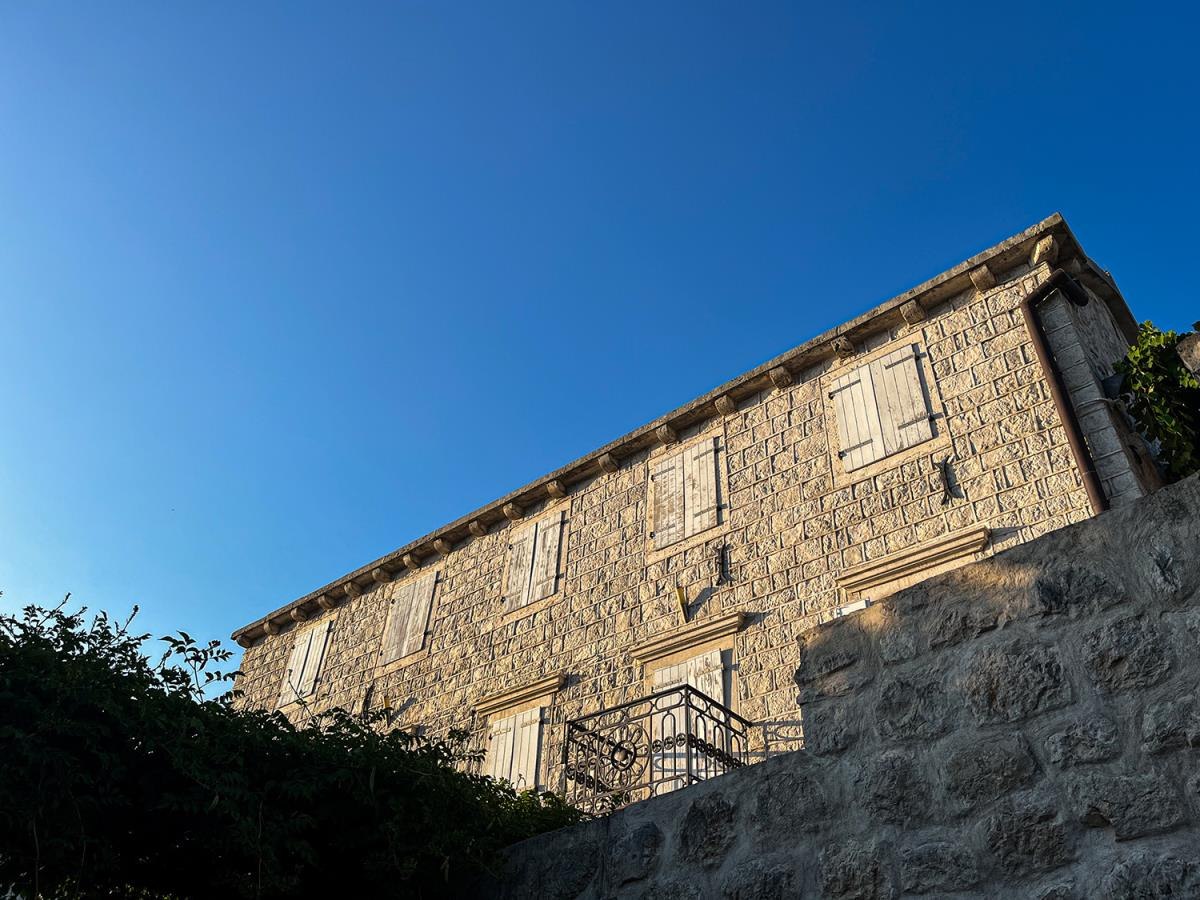 Vila Gorana Bregovića u Perastu