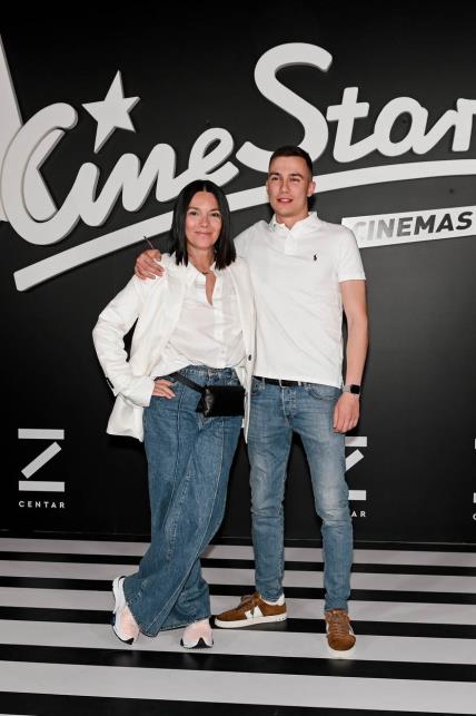 Daniela Trbović sa sinom Lovrom.jpg