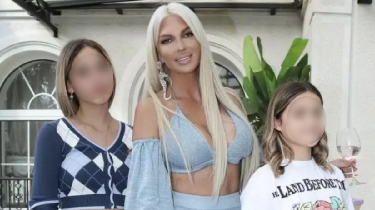 Jelena Karleuša s kćerima
