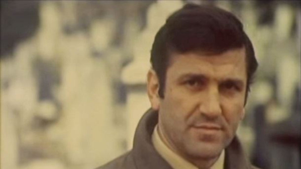 Bata Živojinović
