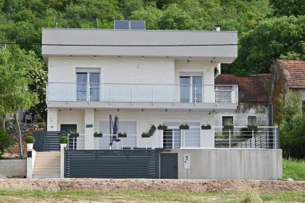 Vila Nede Ukraden