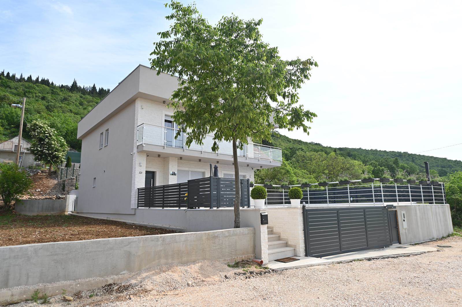 Vila Nede Ukraden