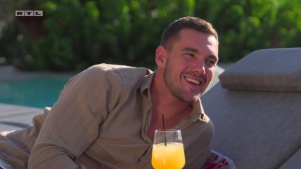 Karlo se zabavlja na spoju