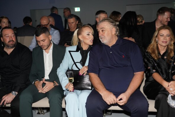 Lepa Brena s obitelji