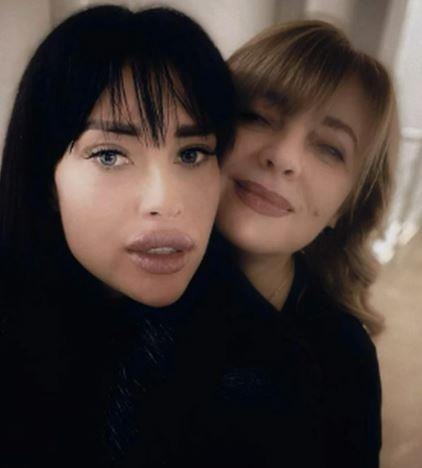 Mina Naumović s majkom