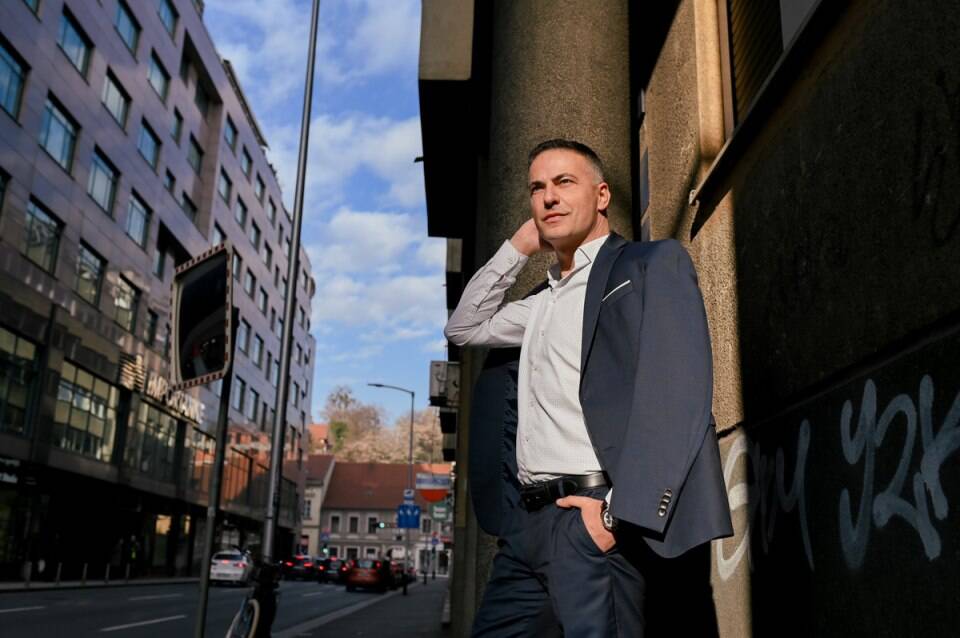 Adrian De Vrgna.jpeg