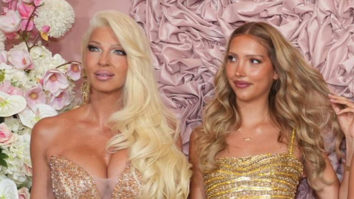 Jelena Karleuša i Atina Tošić.jpg
