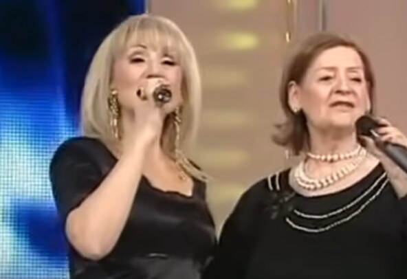Lepa Lukić i Lepa Brena.jpg