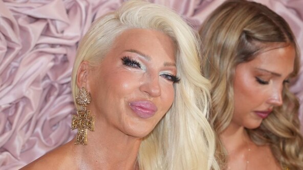 Jelena Karleuša i Atina Tošić (1).jpg