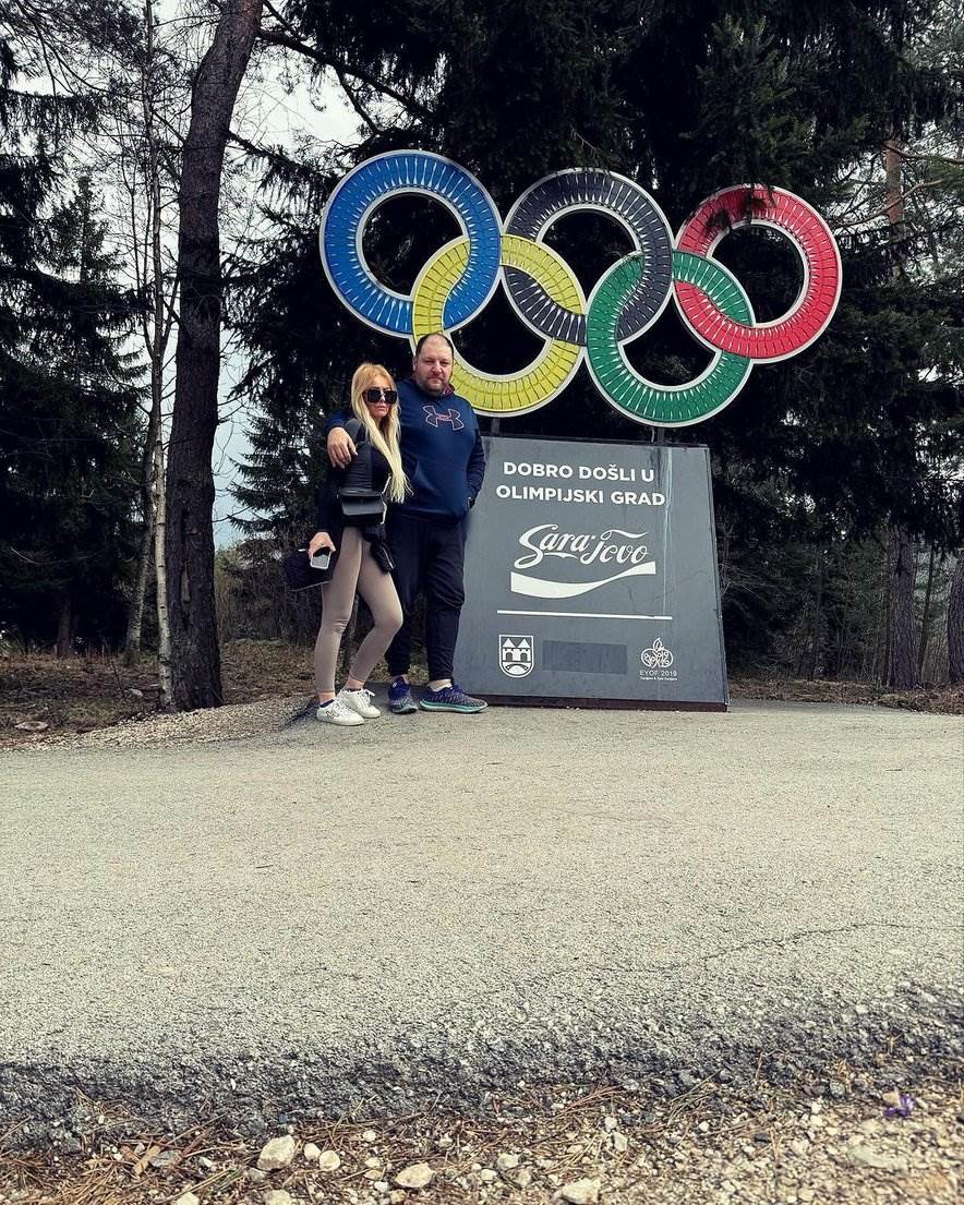 Pero Jukić s djevojkom