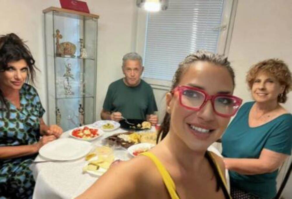 Mina i Vesna Joksimović sa Željkovim roditeljima