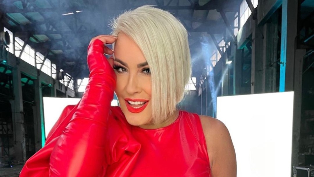 Indira Levak u crvenom