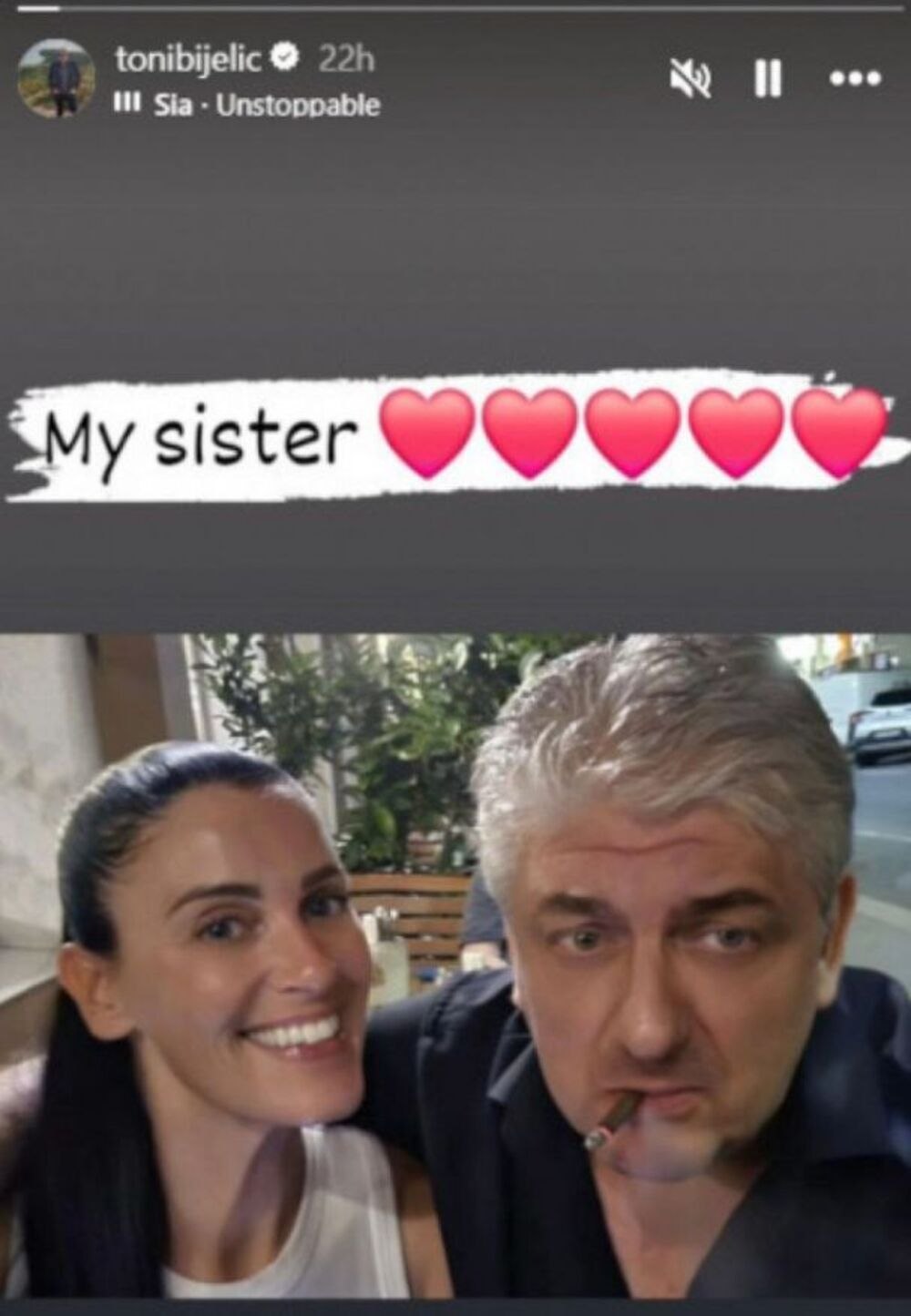 Toni Bijelić sa sestrom