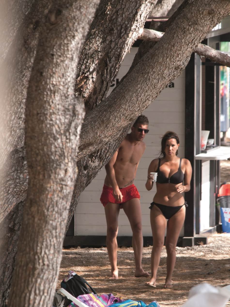 Nives Celzijus i Dino Drpić na moru