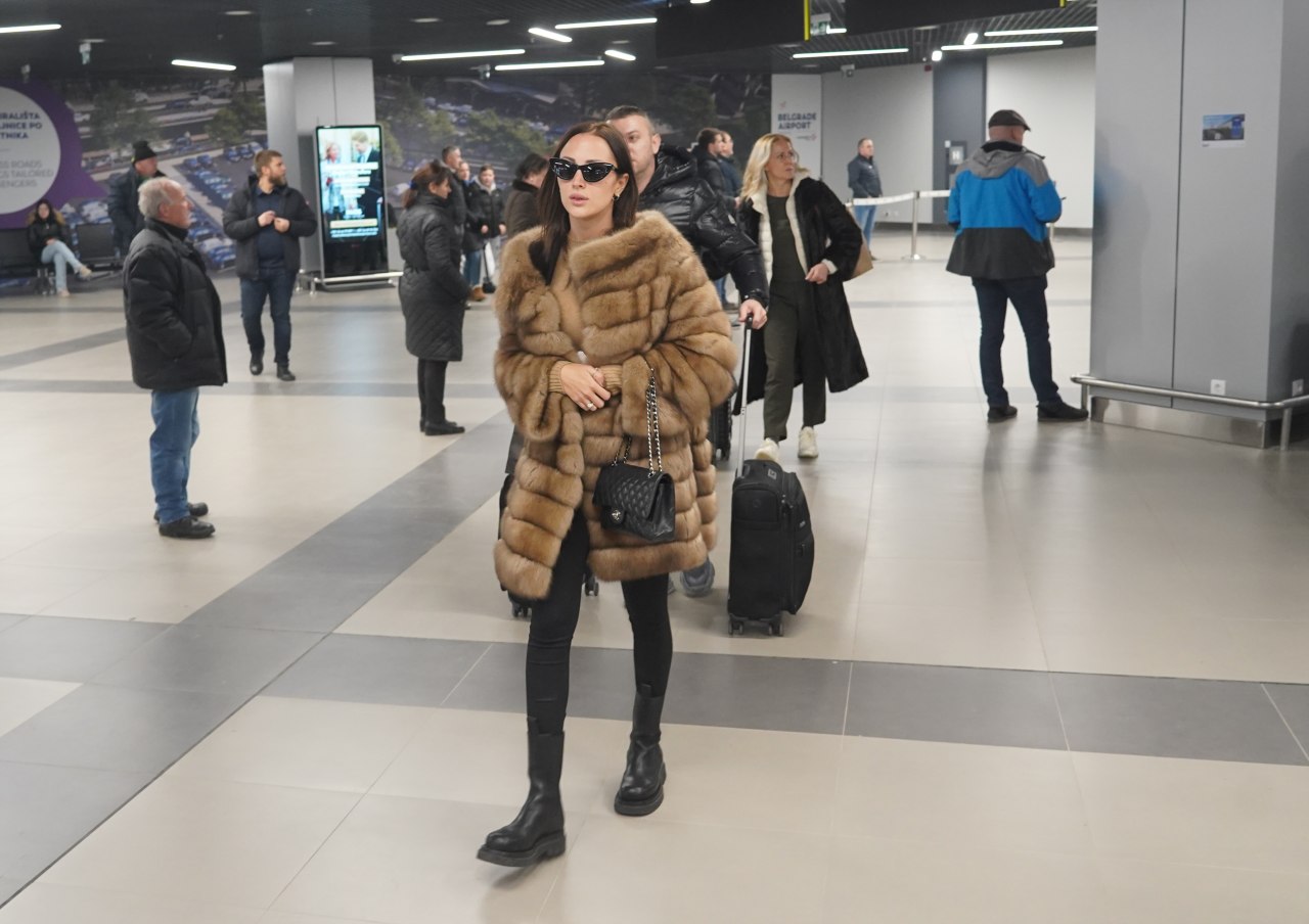 Aleksandra Prijović u zračnoj luci