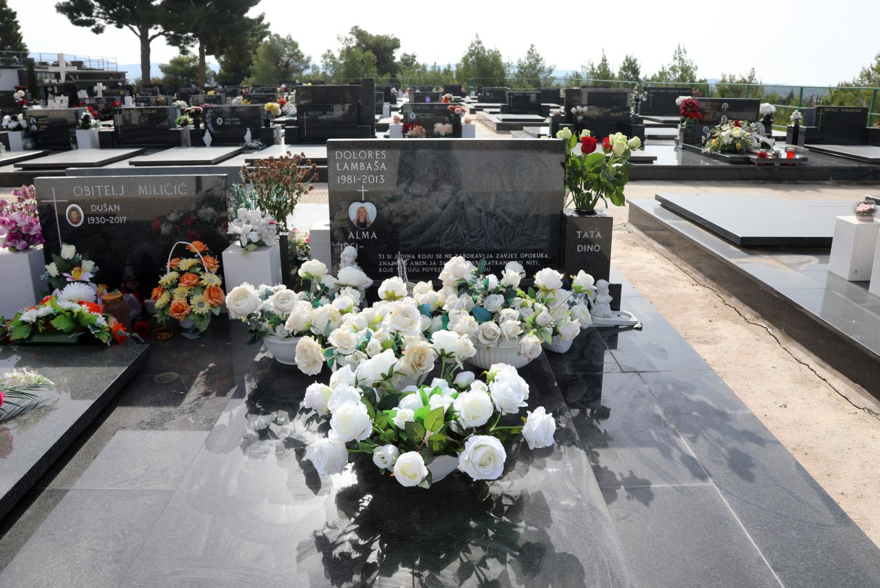 Grob Dolores Lambaše