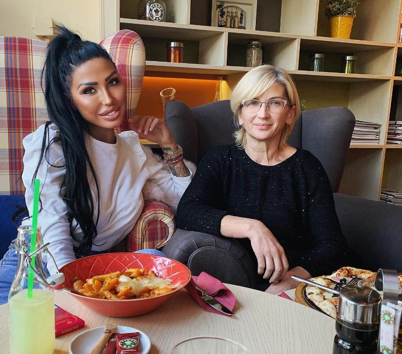 Tijana Ajfon s majkom