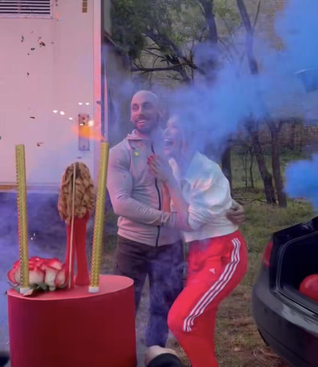 Tea Tairović s dečkom