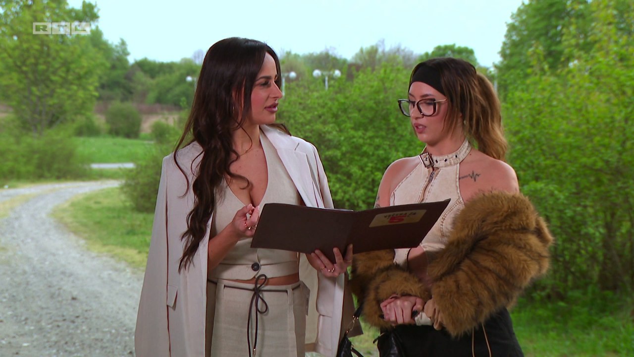 Mia i Sarah komentiraju.jpg