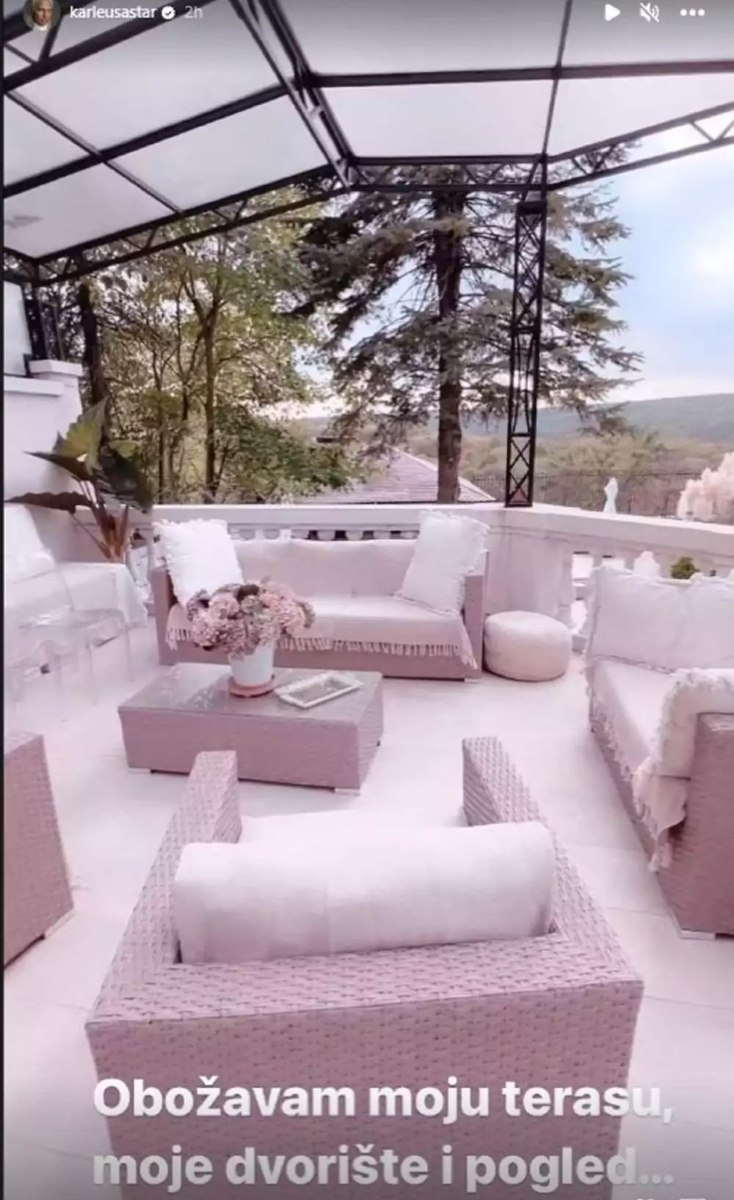 Garnitura Jelene Karleuše.jpg