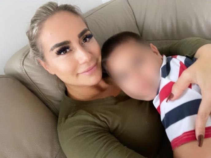 Selma Bajrami sa sinom.jpg