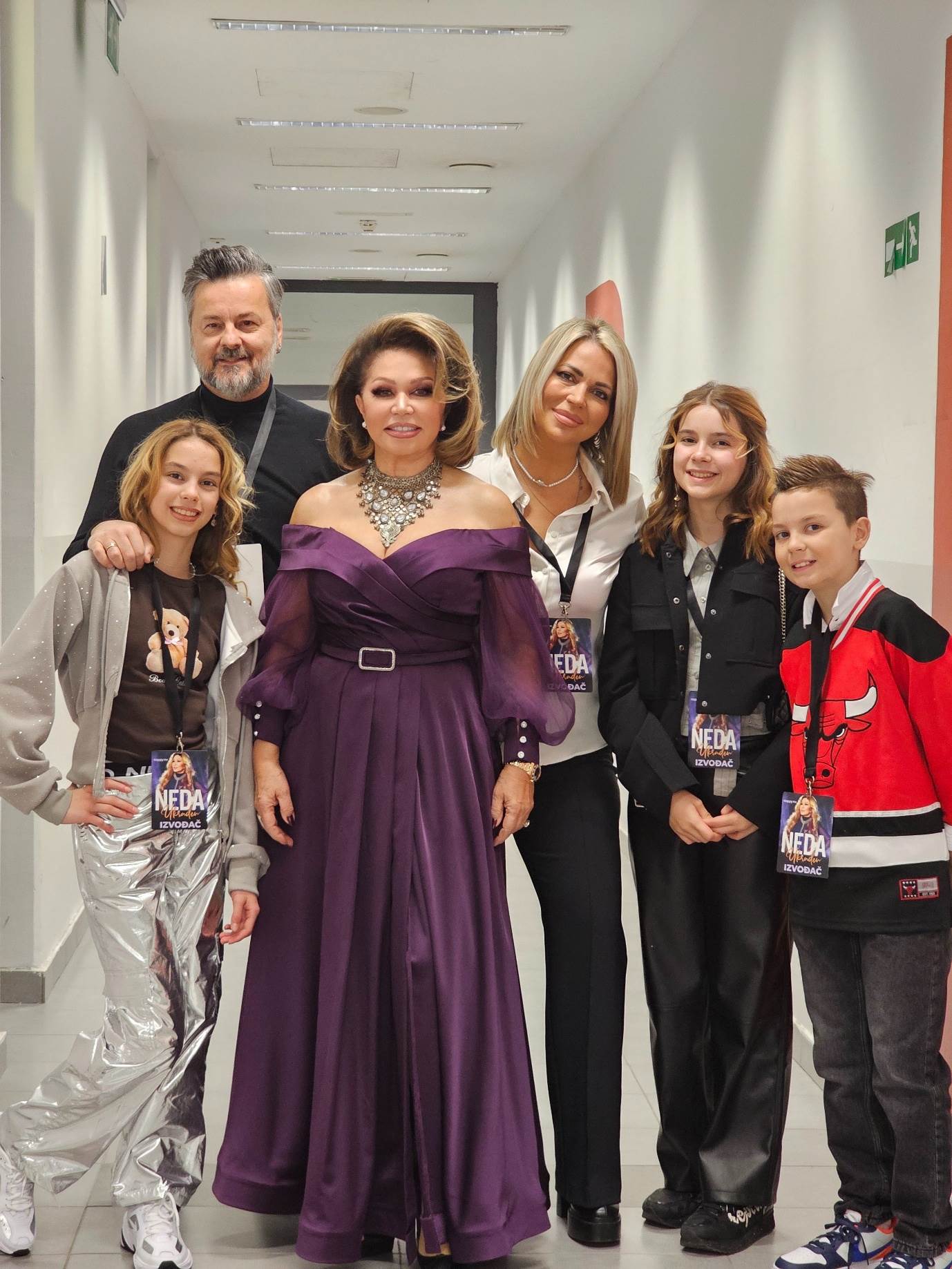 Neda Ukraden s obitelji