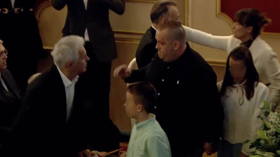 Dino Bešlić s djecom