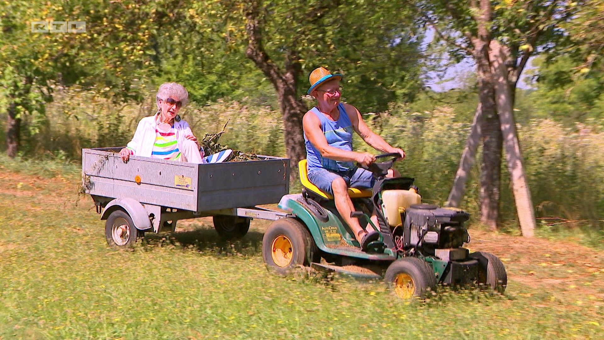 Ljubav je na selu - Durda u prikolici.jpg