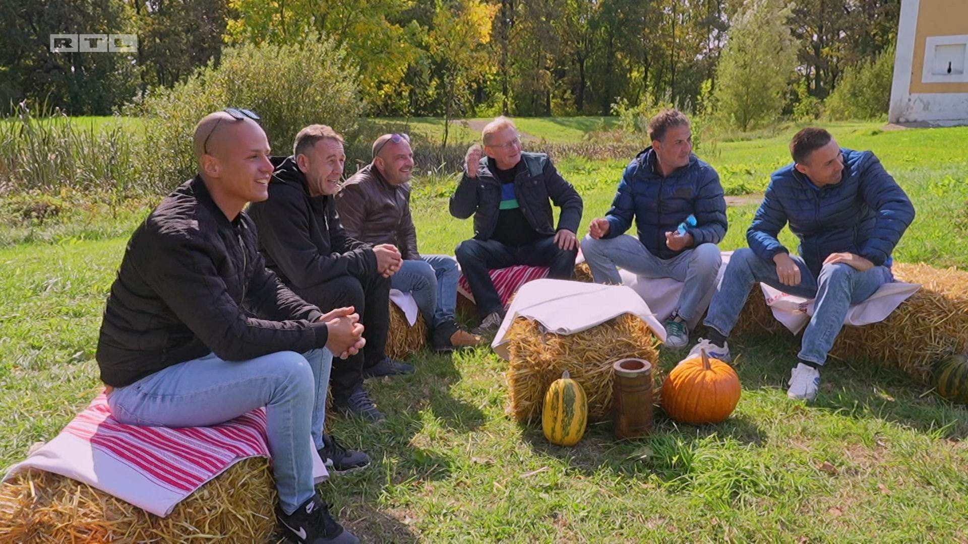 Farmeri cekaju Anitu.jpg