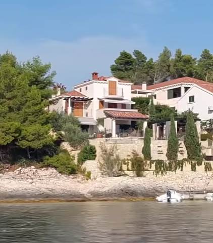 Gibonnijeva vila.jpg