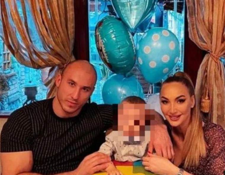 Goga s bivšim suprugom i sinom