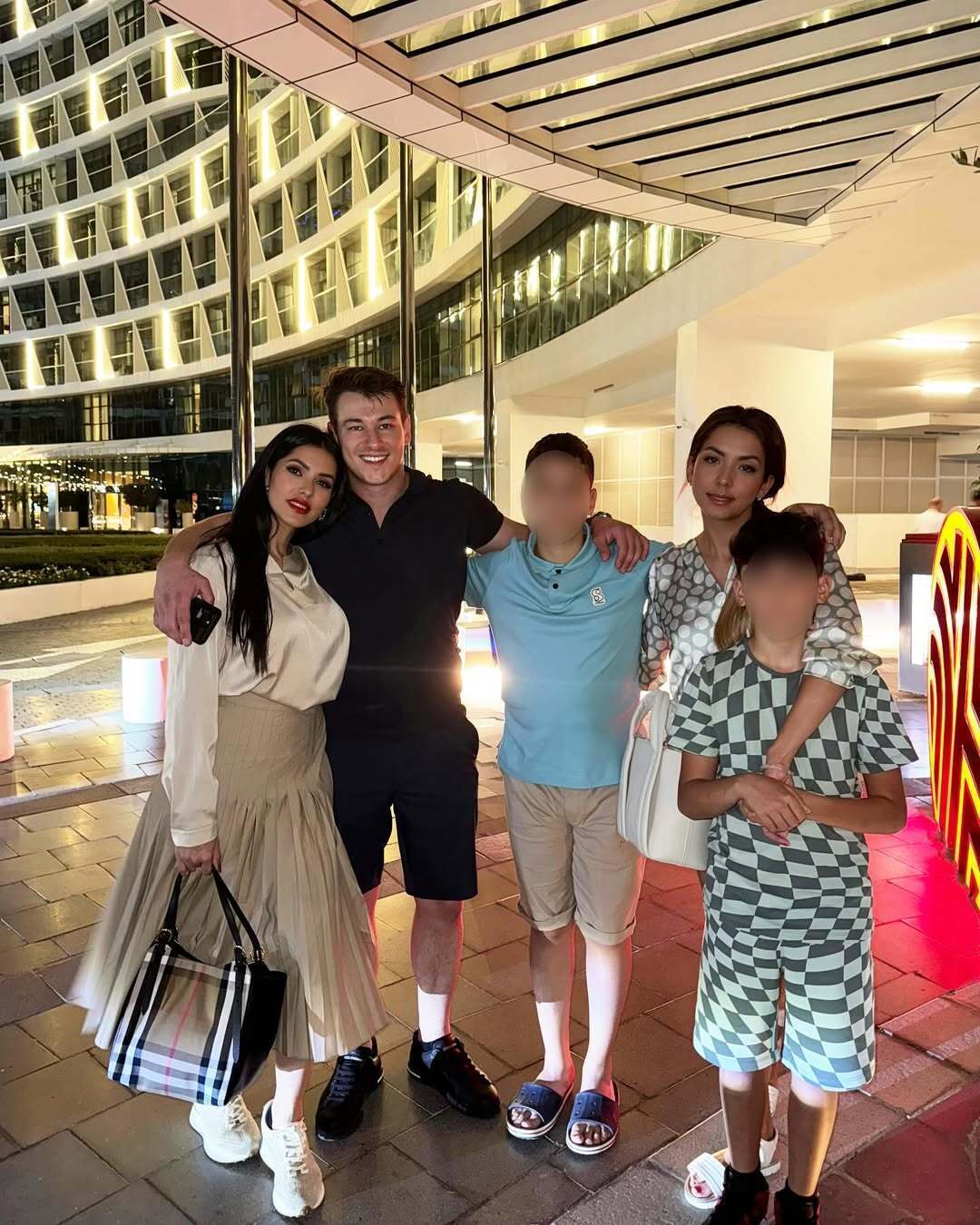 Tanja Savić s Muhamedom Bešićem i sinovima