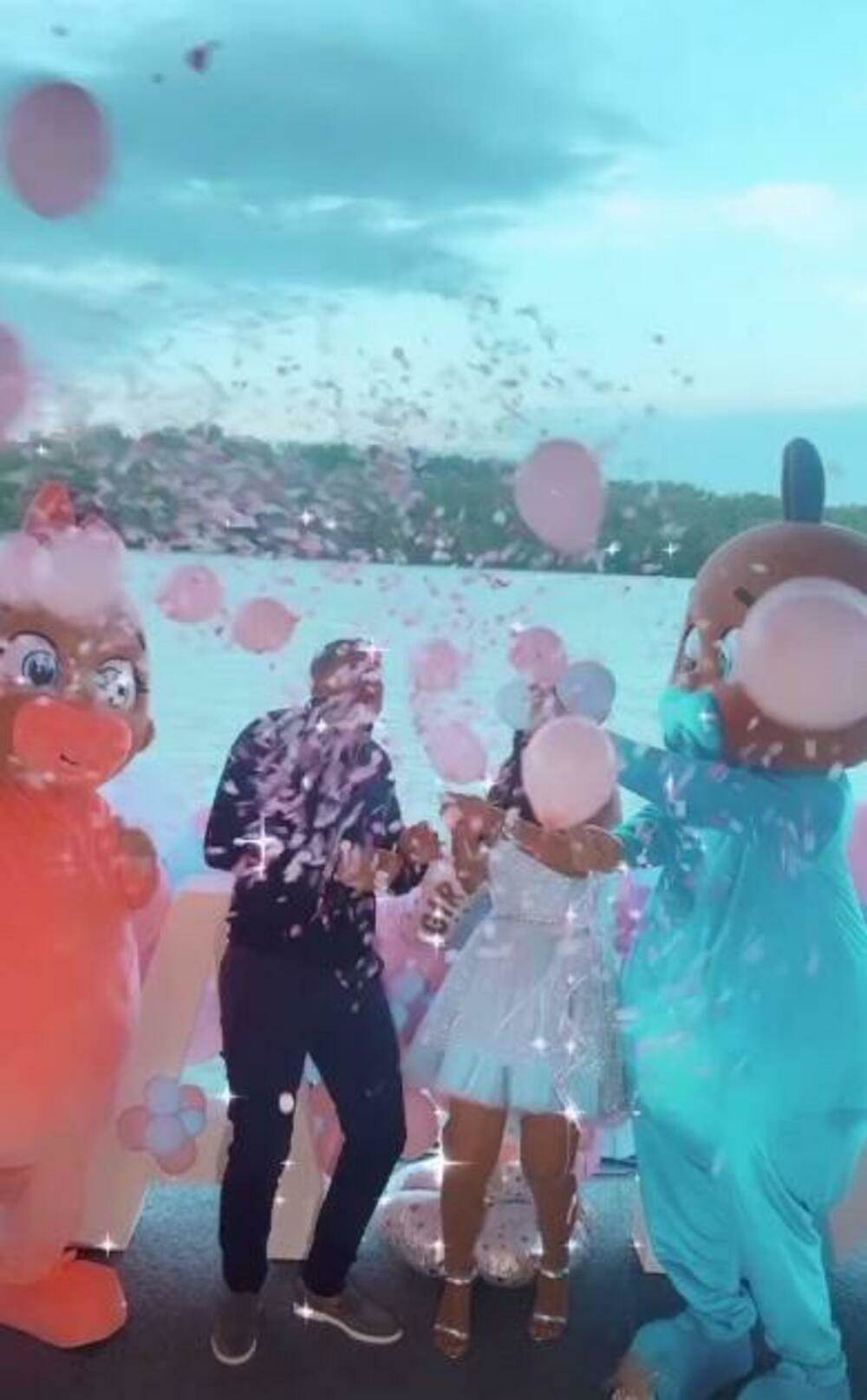 Nadica Ademov čeka djevojčicu