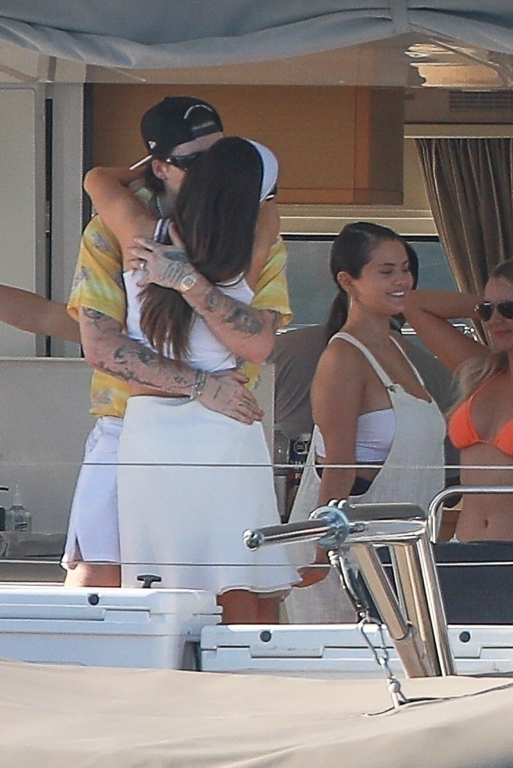 Brooklyn Beckham, Nicola Beckham i Selena Gomez.jpeg