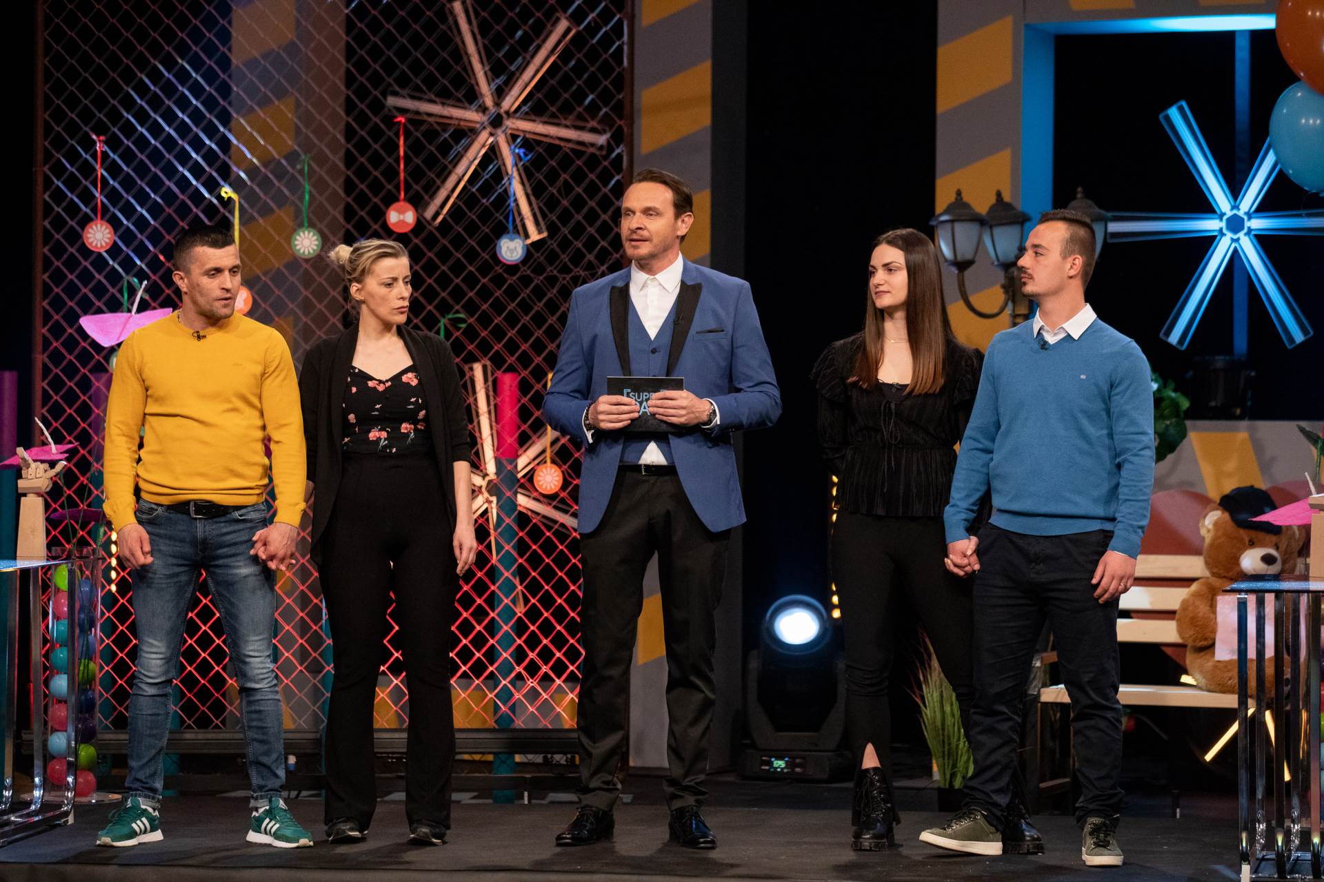 Enis sa superfinalistima