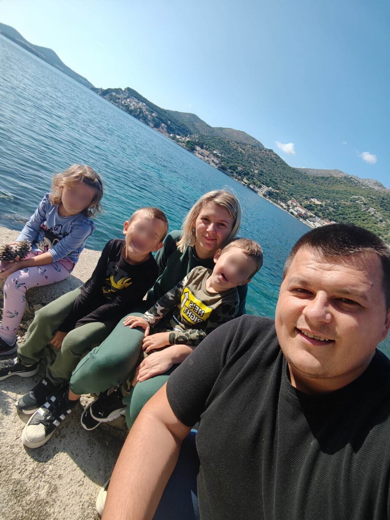 Mateo Biloš s obitelji