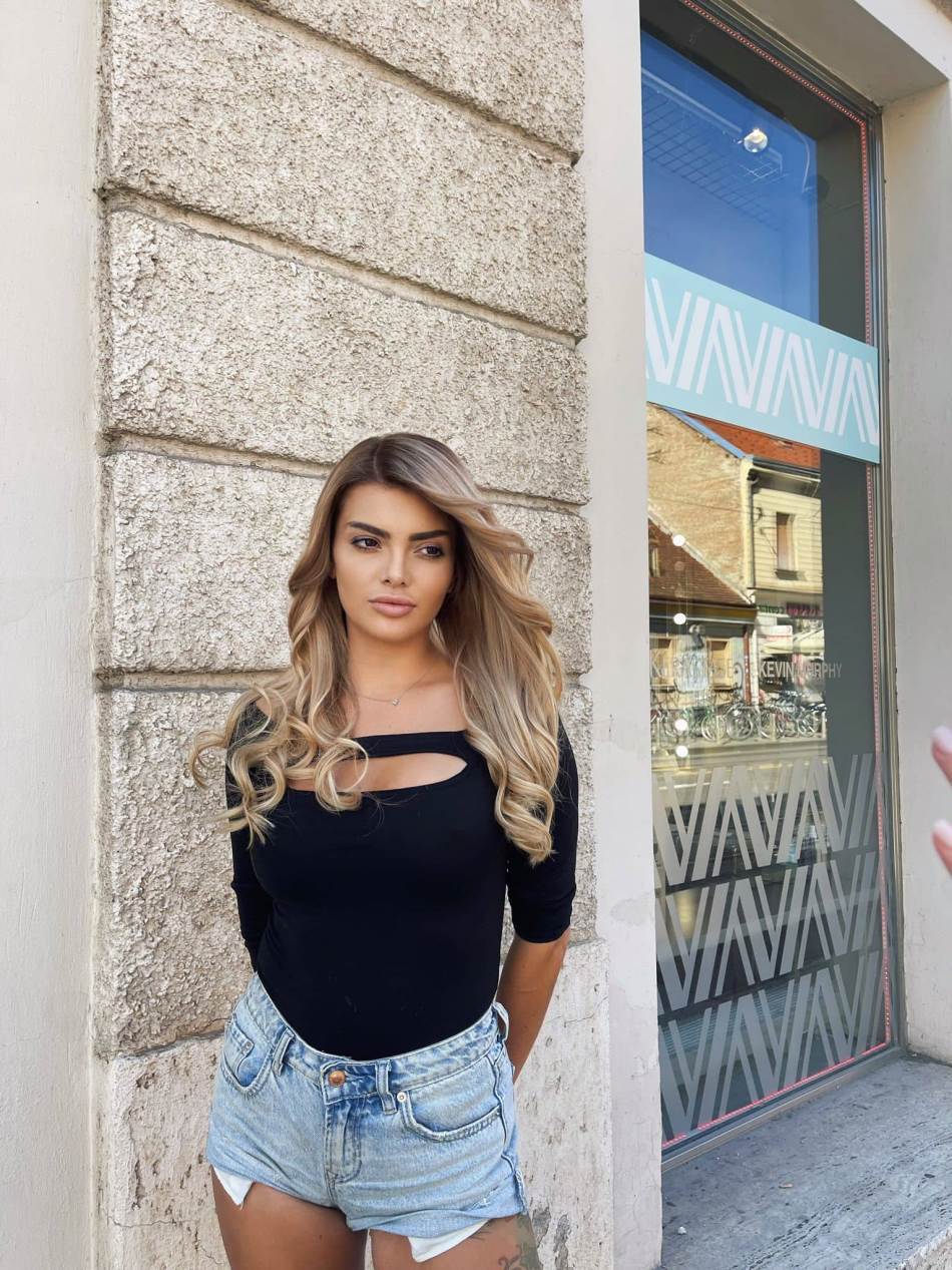 Ella Dvornik zamišljena je na slici