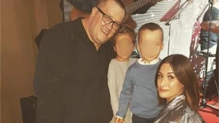 Dino Bešlić sa suprugom i djecom.jpg