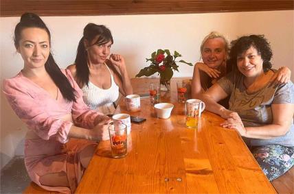 Suzana Kumer Ines Petrić Irena Slopšek i Bahra Zahirović