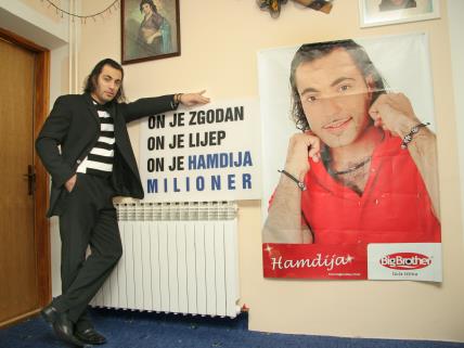 Hamdija Seferović s plakatom