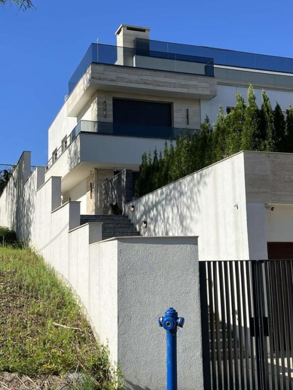 Vila Harisa Džinovića