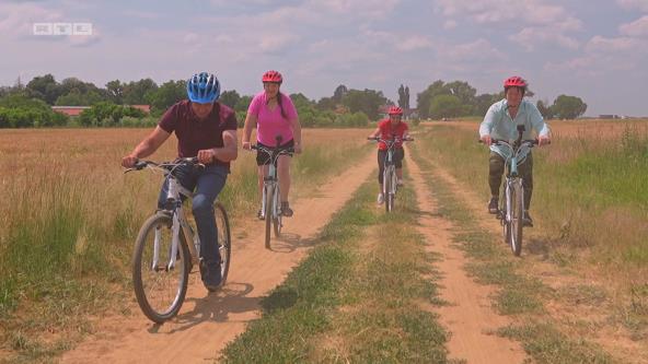 Ljubav je na selu - bicikli kod Roberta.jpg