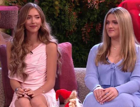 Atina i Nika Tošić.jpg