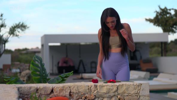 Smiljana pronalazi ružu