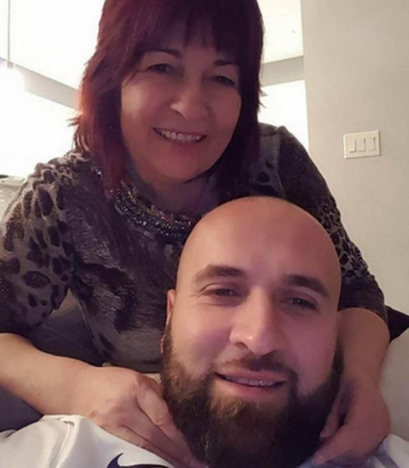 Dario Rokvić s majkom