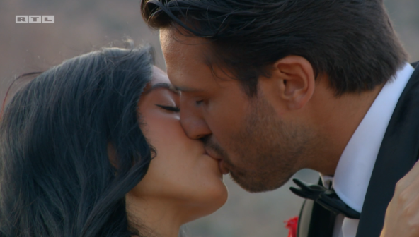 Poljubac nakon ruže Anastasije i Petra